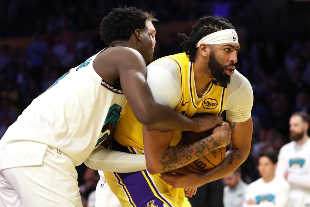 而他依然站 而他依然站