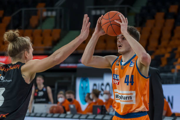 易建联和韩 易建联和韩